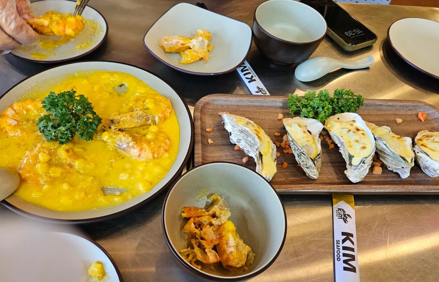 在 Kim Seafood 餐厅正确吃海鲜