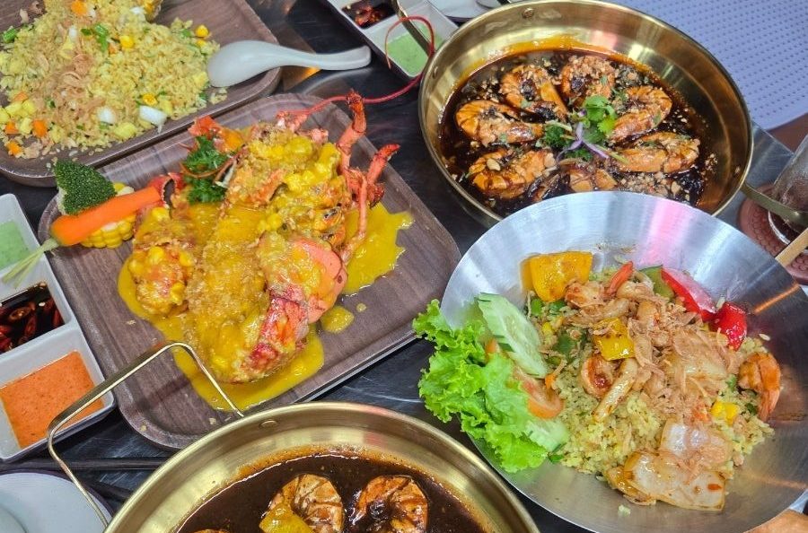 Choosing seafood restaurant in Da Nang like locals