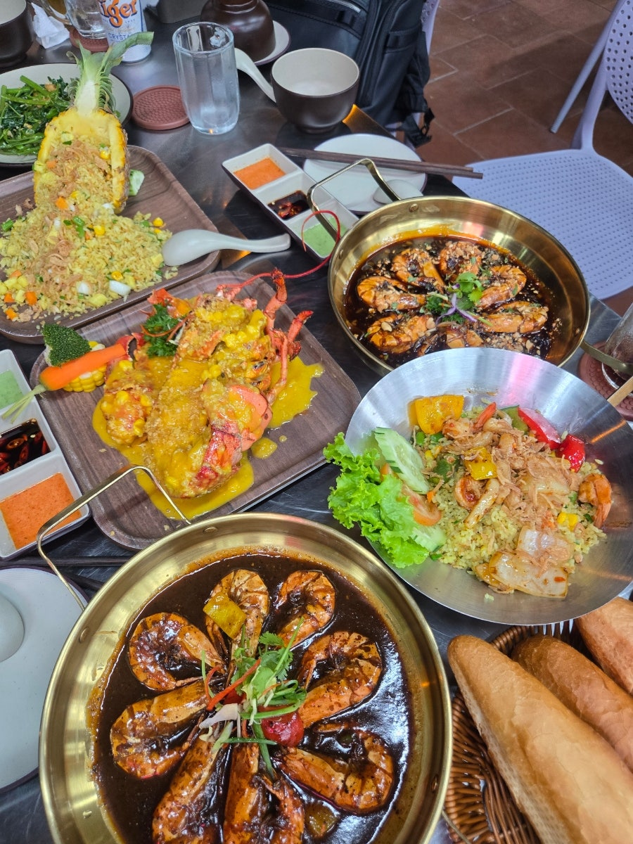 A diverse and appetizing platter of Delicious seafood in Da Nang