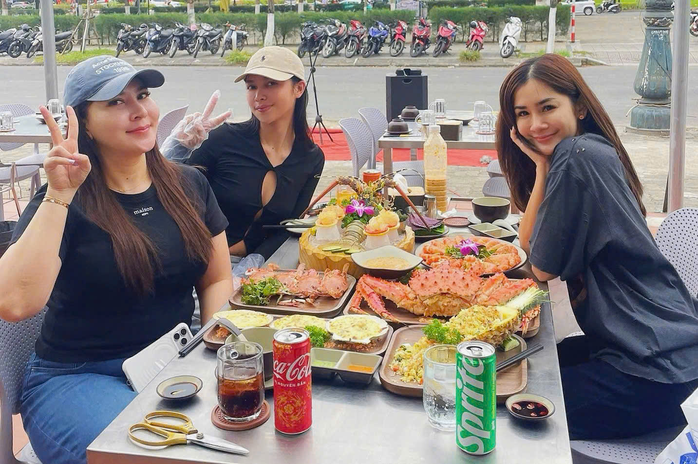 Морской буфет в Дананге - Kim Seafood, вид на мост Дракон
