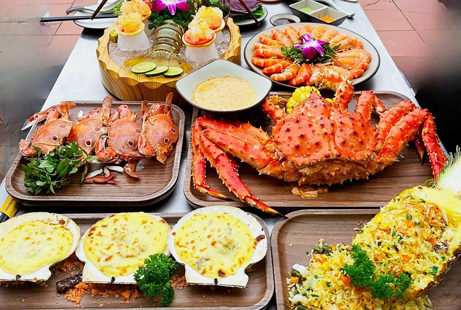 High-quality group seafood dining at Kim Seafood restaurant